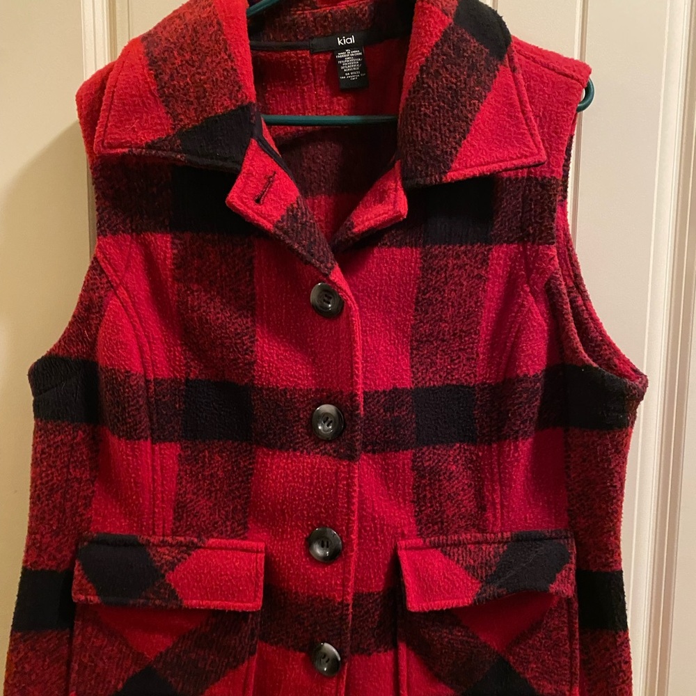 Kial black and red checked vest
